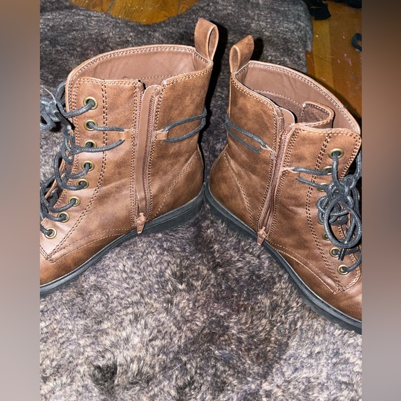 Brown lace SO boots - Picture 3 of 3